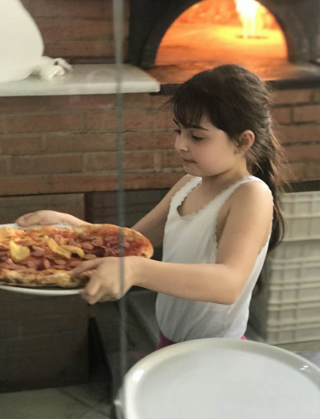 naples pizza party img